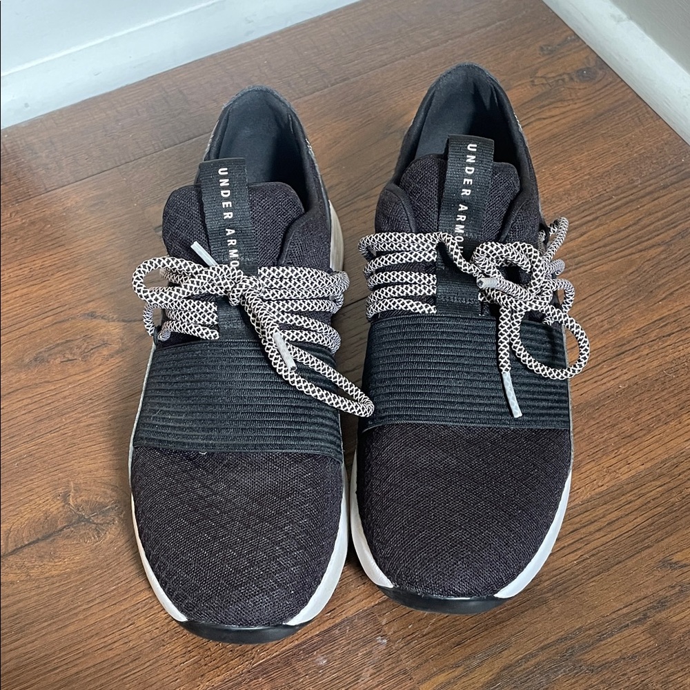 Under Armour women’s Black Sneakers, size 8.5